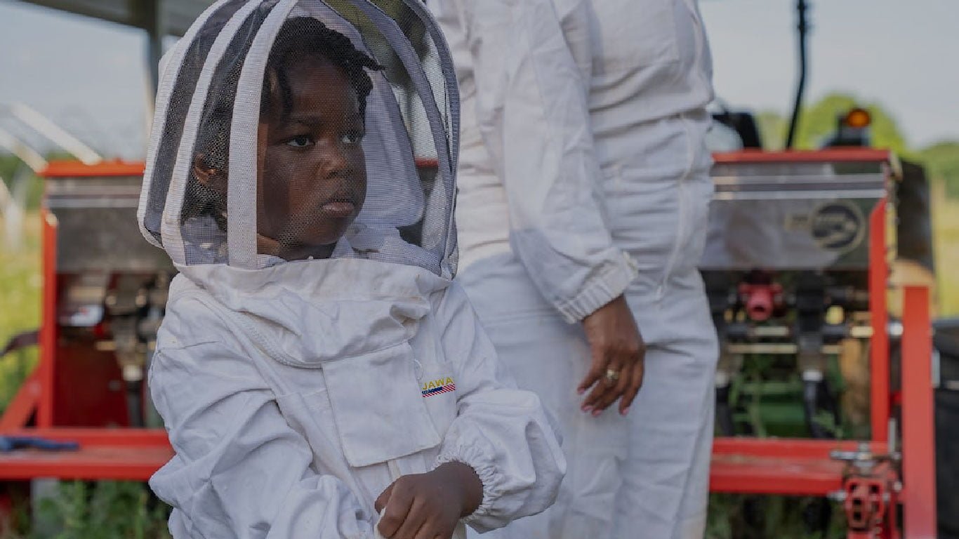 Nurturing the Next Generation: Children’s Beekeeping Jackets and Practices for a Sustainable Future