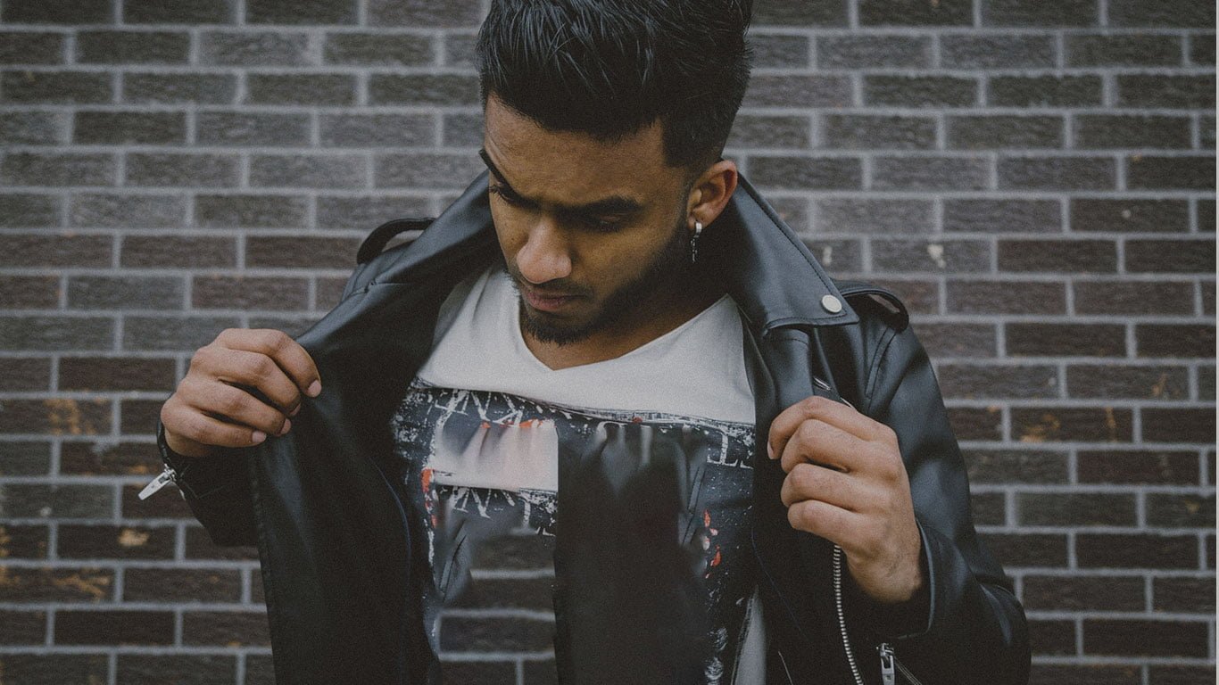 Stay Warm and Ride in Style: Why Our Premium Winter Leather Gloves Are a Must-Have for Men