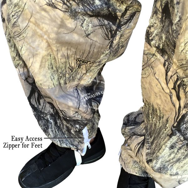 Elastic cuffs and ankles of the beekeeper suit